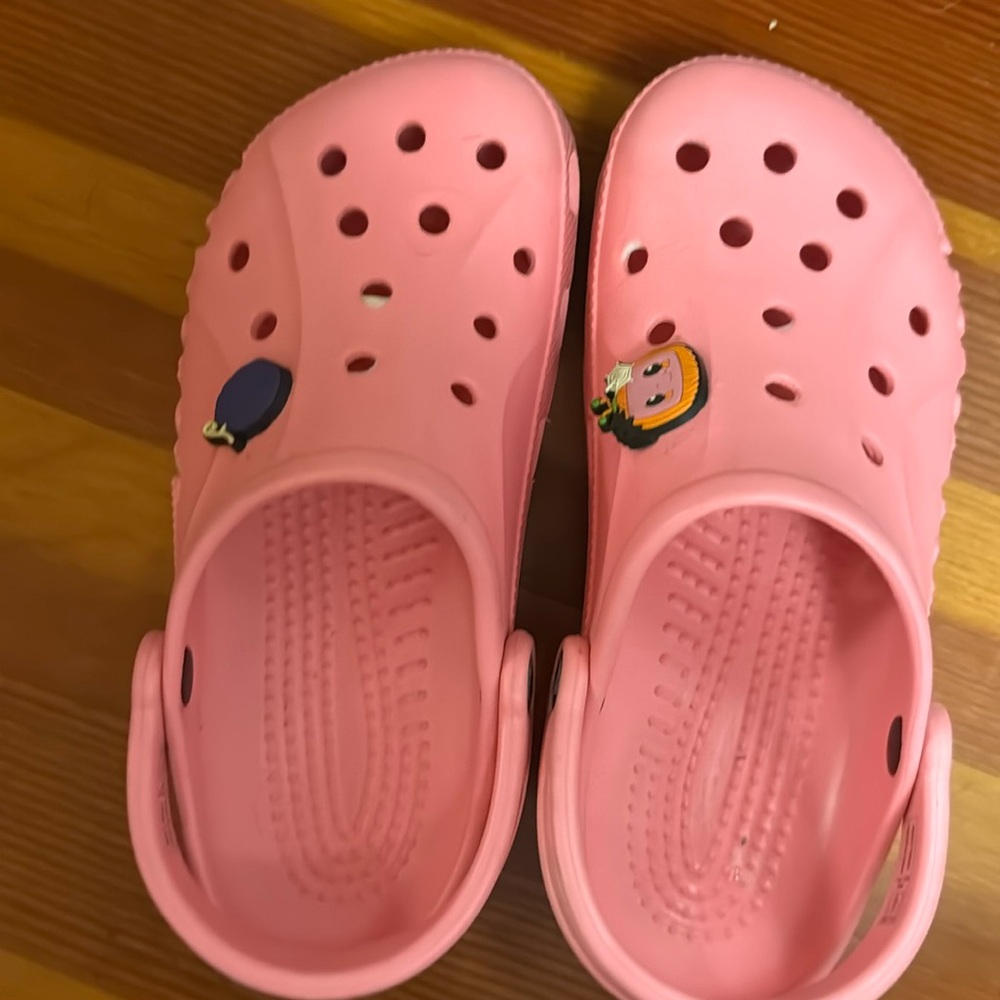 Pink crocs with jibbits